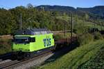 Re 465 011-5 ist aus Singen kommend bei Hornussen AG in Richtung Basel unterwegs, aufgenommen am 03.10.2020