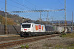 Doppeltraktion, mit den Loks 465 004-0 und 465 017-2 der BLS durchfährt den Bahnhof Gelterkinden.