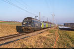 BLS Re 465 009-9 ist am 28.02.2021 unterwegs mit IR66 3930 von Bern nach La Chaux-de-Fonds und konnte hier bei schönster Abendstimmung bei Ins aufgenommen werden.