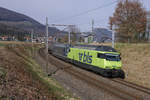 BLS Re 465 Doppeltraktion mit einem Kesselwagenzug bei Niederbipp am 23. März 2021.
An der Spitze dieses Zuges eingereiht die neuste Re 465 015 Refit eingereiht.
Foto: Walter Ruetsch