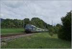 Die BLS Re 465 006-5 ist kurz nach Geneveys-sur-Coffrane mit einem EW III RE auf der Fahrt von La Chaux-de-Fonds nach Bern. 

