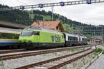 Die ersten umspurbaren Wagen des Goldenpass Express auf Testfahrt zwischen Zweisimmen und Boltigen.