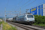 Doppeltraktion, mit den BLS Loks 465 016-4 und 465 006-5, fährt Richtung Bahnhof Itingen.