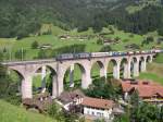 Berner Oberland 2007 - Etwas unterhalb der Tellenburg bei Frutigen bietet sich nocheinmal ein phantastischer Blick auf den Kanderviadukt, die lngste Brcke der Ltschberg-Nordrampe.