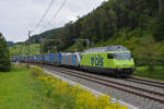 Doppeltraktion, mit den Loks 465 009-9 und 186 499-0 fährt Richtung Bahnhof Tecknau.