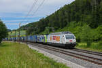 Doppeltraktion, mit den BLS Locks 465 004-0 und 485 016-0 fährt Richtung Bahnhof Tecknau.