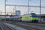 Re 465 018-0 der BLS durchfährt am 07.12.2022 den Bahnhof Pratteln.