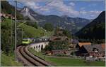 Drei Bilder mit wenig, etwas mehr und viel Eisenbahn, so dass für jeden Geschmack etwas dabei seine sollte. 

Die BLS Re 465 002 ist bei Garstatt mit ihrem GoldenPass Express GPX von Interlaken Ost nach Montreux unterwegs. In gut einer Viertelstunde wird eine MOB Ge 4/4 in Zweisimen den Zug übernehmen. 

29. September 2023