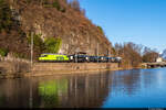 Am 13.01.2024 ist BLS Re 465 018 unterwegs mit dem Golden Pass Express PE 4079 von Interlaken Ost nach Montreux und konnte hier kurz nach dem Verlassen von Interlaken Ost aufgenommen werden