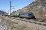 Re 465 017-2 mit Rollender Landstrasse zwischen Visp und Brig, am 29.3.08.