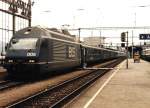 465 005-7 (BLS) mit IC Brig-Basel SBB auf Bahnhof Spiez am 27-07-95.