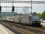 BLS - 465 014-9 und 465 008-1 vor ROLA bei der Durchfahrt im Bahnhof Liestal am 11.05.2009