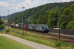 Re 465 012 und eine weitere mit Gterzug am 28.06.2011 bei Tecknau