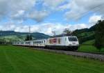 Re 465 004 mit dem Kambly-Zug von Bern nach Luzern am 26.08.2012 unterwegs bei Malters.