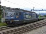 BLS - 465 005-7 bei der ausfahrt aus dem Bahnhof Kerzers am 31.08.2014