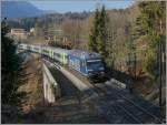 Nicht der Bunschenbach Viadukt bei Weissenburg im Simmental, doch nicht minder reizvoll, zumal die Loks  richtigrum  am Zug ist: Die BLS Re 465 033-2 zieht ihren RE 3912 von Bern nach La