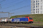 Re 474 014-8 durchfährt den Bahnhof Pratteln. Die Aufnahme stammt vom 17.03.2017.