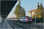 Im letzten Licht des Tages konnte ich es mir nicht verkneifen, die SBB Re 474 003 mit einem Güterzug bei der Durchfahrt in Gallarate zu fotografieren.