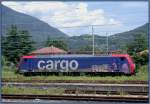 SBB Cargo Re 474 005-? bereits in einem hsslich versprayten Zustand in Domodossola.