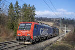 474 014 ist mit 189 102 im Schlepp nach Basel unterwegs, aufgenommen bei Villnachern AG am 19.01.2022.