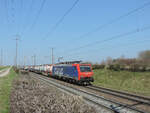 Mumpf - 25. März 2022 : Re 474 014 mit einem KLV in Richtung Bözberg unterwegs.