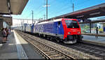 Der Himmel riss auf und präsentierte die blitzblanke Re 474 013-6 in besonderem Licht.