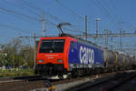 Re 474 014-8 durchfährt den Bahnhof Pratteln. Die Aufnahme stammt vom 10.10.2022.