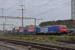 Re 474 014-8 durchfährt am 13.10.2022 den Bahnhof Pratteln.