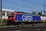 Re 474 005-6 durchfährt am 09.06.2023 den Bahnhof Pratteln.