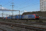 Re 474 009-9 durchfährt am 15.12.2023 den Bahnhof Pratteln.