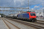 Re 474 002-3 durchfährt am 10.06.2024 den Bahnhof Rupperswil.