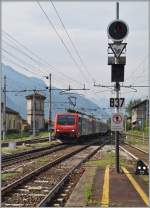 Die beiden SBB Re 474 017 und 003 erreichen mit einer RoLa von Novara kommend den Bahnhof Domodossola.
13. Mai 2015
