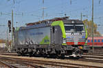 Re 475 409-9 wartet am Badischen Bahnhof auf den nächsten Einsatz.