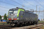 Siemens Vectron der BLS Re 475 407-3 durchfährt den Bahnhof Pratteln.