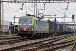 Siemens Vectron der BLS 475 411-5 durchfährt den Bahnhof Pratteln.