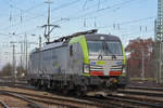 Re 475 403-2 wird in der Abstellanlage beim badischen Bahnhof abgestellt.