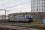 Siemens Vectron 193 256-5 durchfährt den Bahnhof Pratteln.