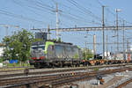 Siemens Vectron 475 407-3 der BLS durchfährt den Bahnhof Pratteln.