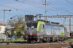 Siemens Vectron der BLS 457 413-1 durchfährt solo den Bahnhof Pratteln.