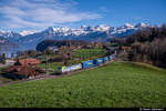 BLS Cargo Re 475 410 mit einem LKW Walter Ganzzug am 15.03.2020 bei Spiez