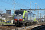 Siemens Vectron 475 409-9 der BLS durchfährt solo den Bahnhof Pratteln.