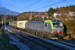 475 423 ist aus dem Süden kommend mit einem Ambrogio-Ganzzug unterwegs in Richtung Basel, aufgenommen bei Zeihen AG am Abend des 03.04.2021.