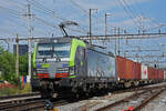 Siemens Vectron 475 401-6 der BLS durchfährt den Bahnhof Pratteln.