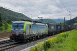 Siemens Vectron 475 411-5 der BLS fährt Richtung Bahnhof Gelterkinden.