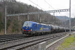 Siemens Vectron 475 901-5 der WRS durchfährt am 04.01.2023 den Bahnhof Effingen.