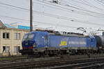 Siemens Vectron 475 901-5 der WRS durchfährt am 30.12.2022 den Bahnhof Pratteln.