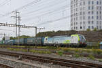 Siemens Vectron 475 415-6 der BLS durchfährt am 13.09.2022 den Bahnhof Pratteln.