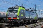 Siemens Vectron 475 412-3 der BLS durchfährt am 04.05.2023 den Bahnhof Pratteln.