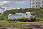 Siemens Vectron 475 410-7 der BLS durchfährt am 22.07.2024 solo den Bahnhof Pratteln.