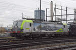 Siemens Vectron 475 423-0 der BLS steht am 09.12.2024 auf einem Abstellgleis beim Bahnhof Pratteln.